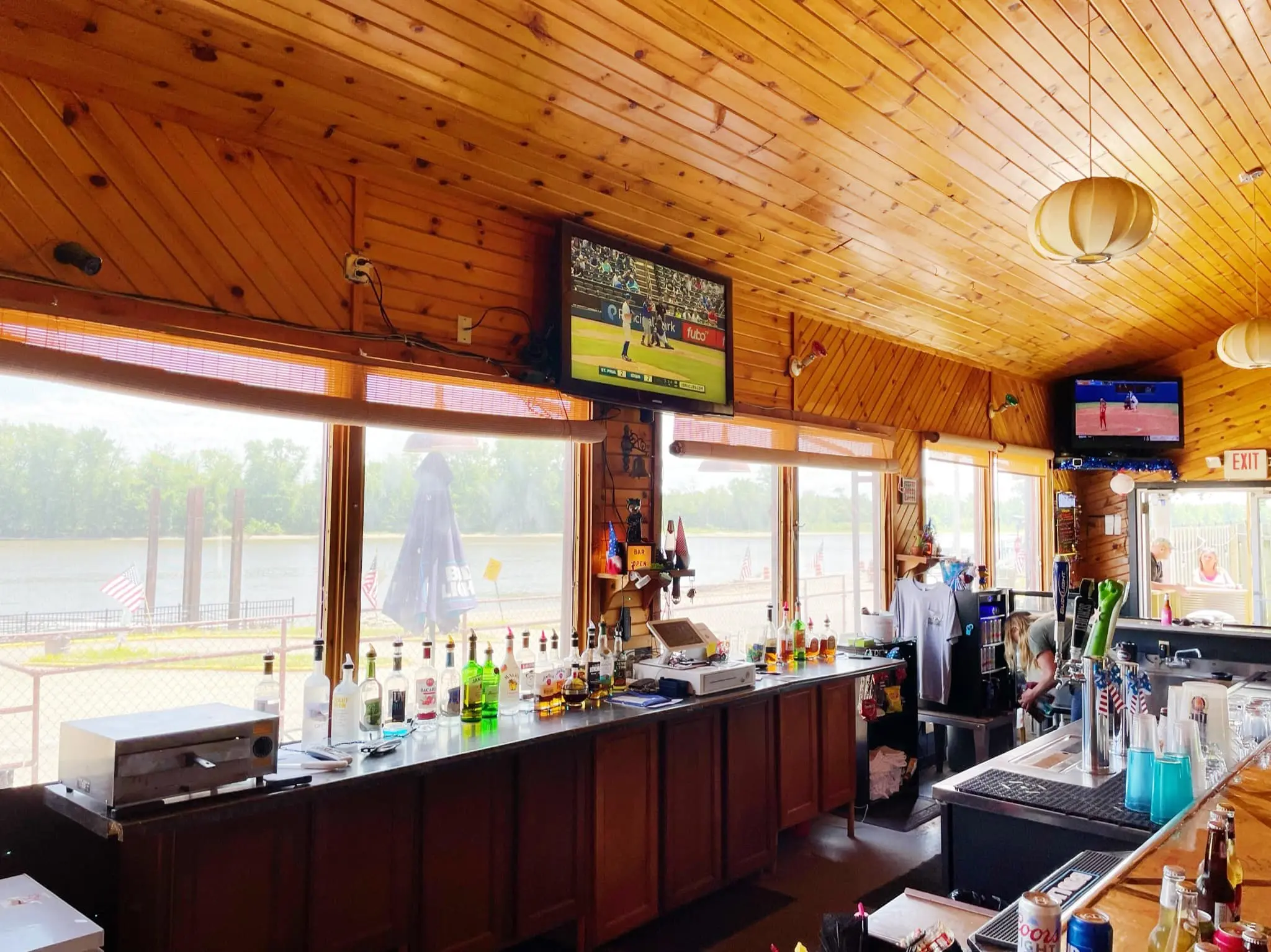 Moontower Bar & Grill